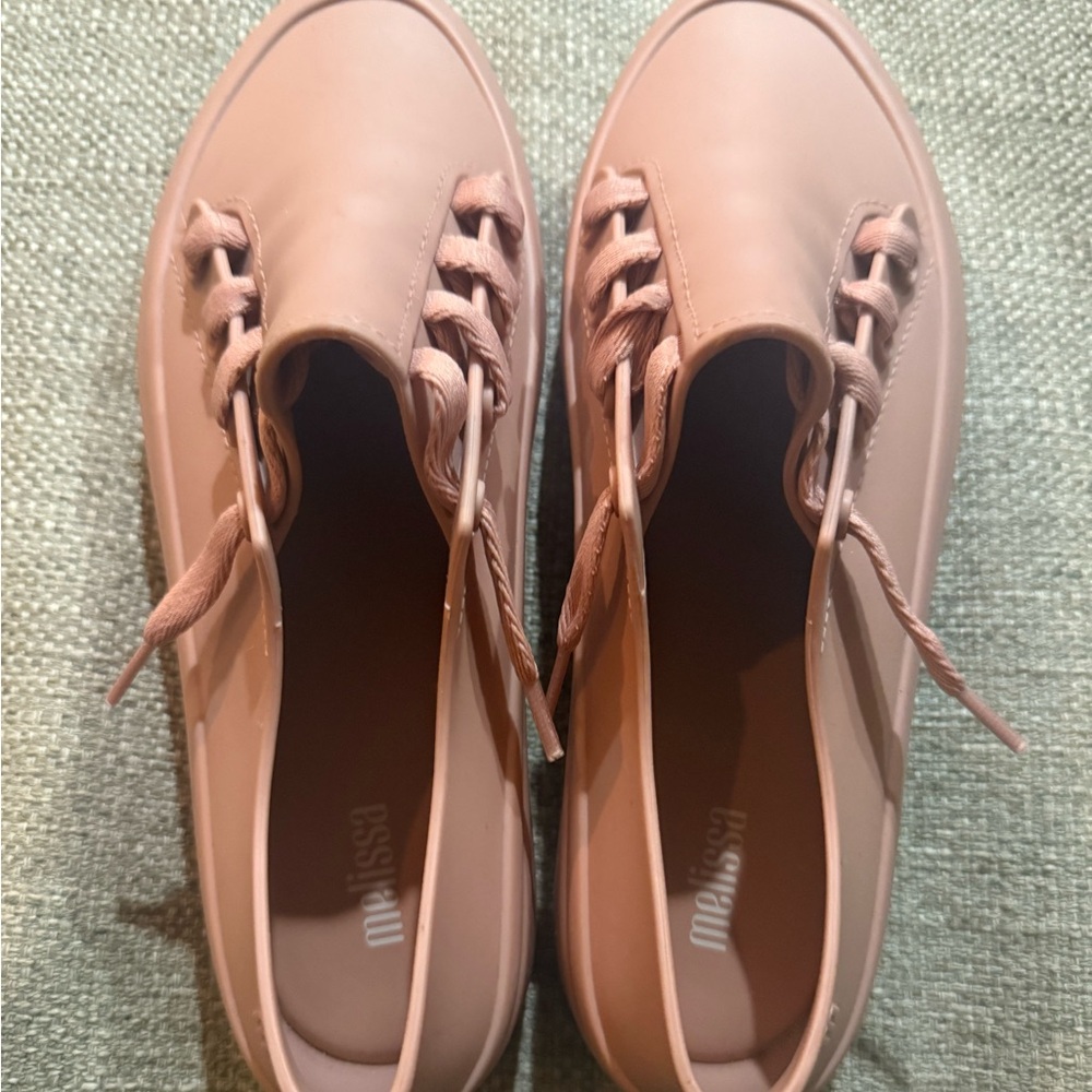 Melissa sneaker size 9
